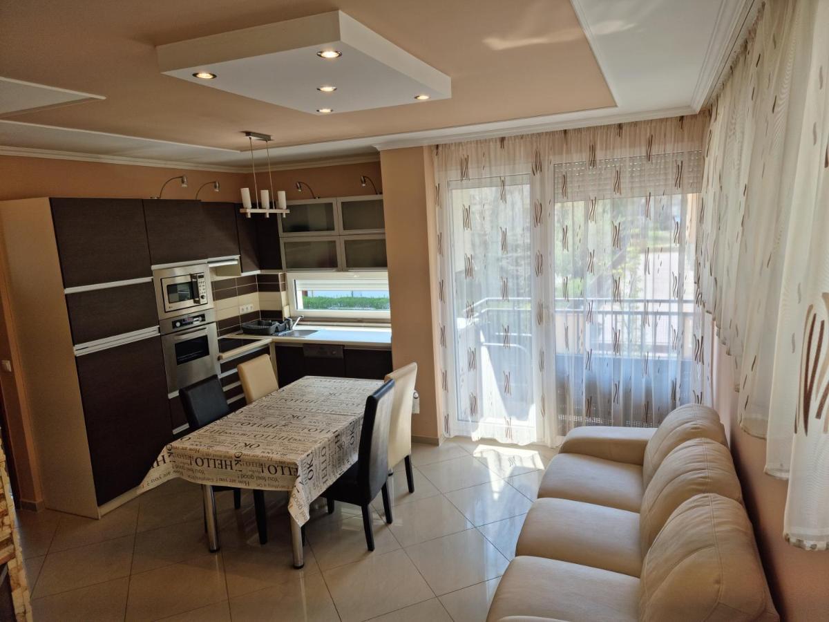 Betti Apartman Siófok Buitenkant foto